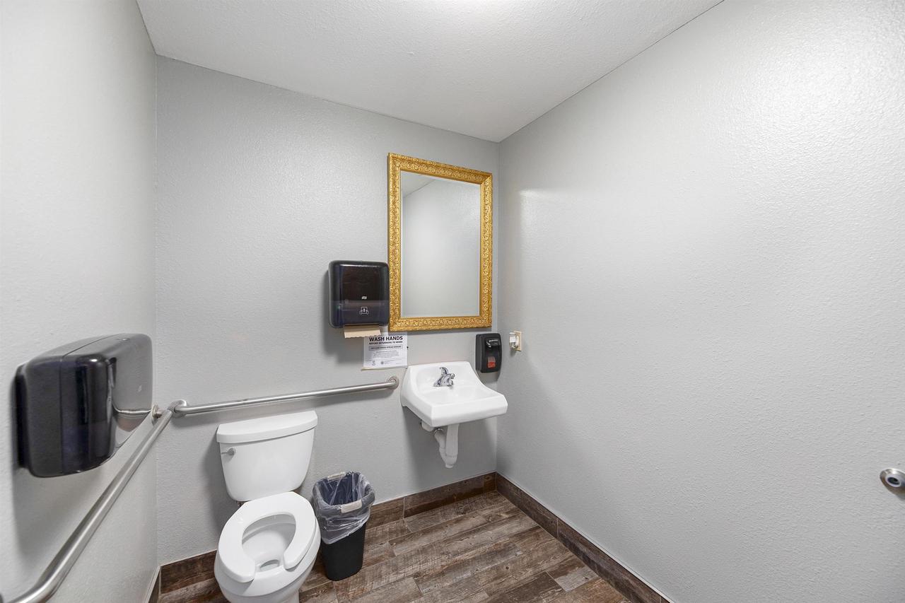 800 West Fond du Lac Street