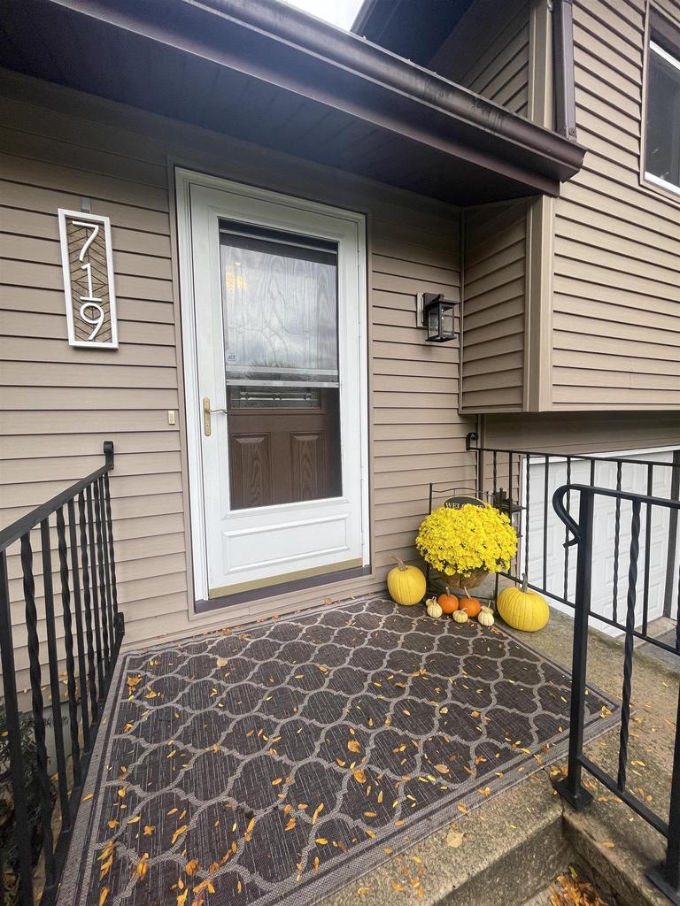 719 Hillside Terrace