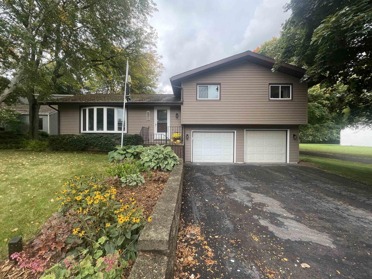 719 Hillside Terrace