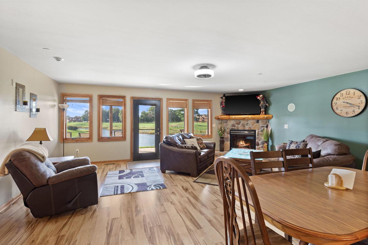 1841-2 20th Boulevard 0102