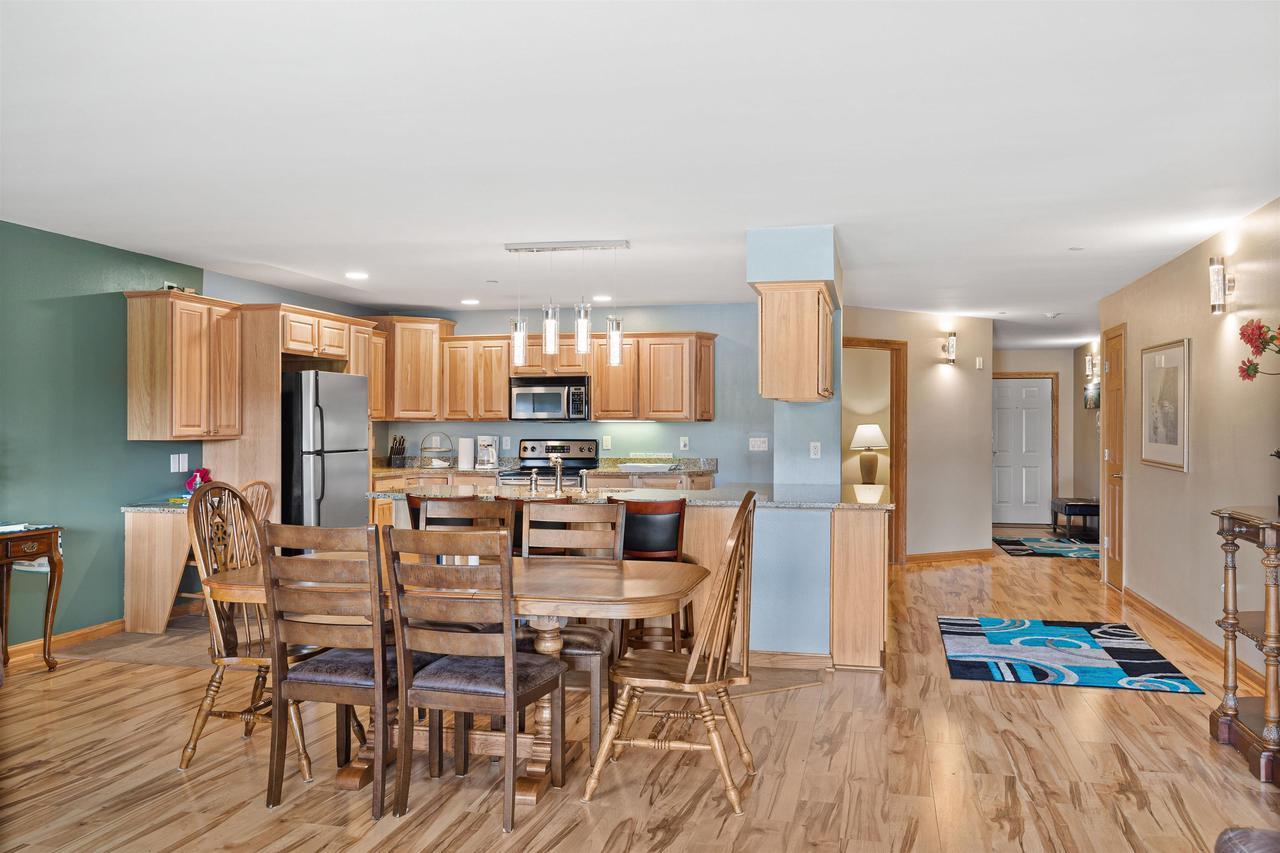 1841-2 20th Boulevard 0102