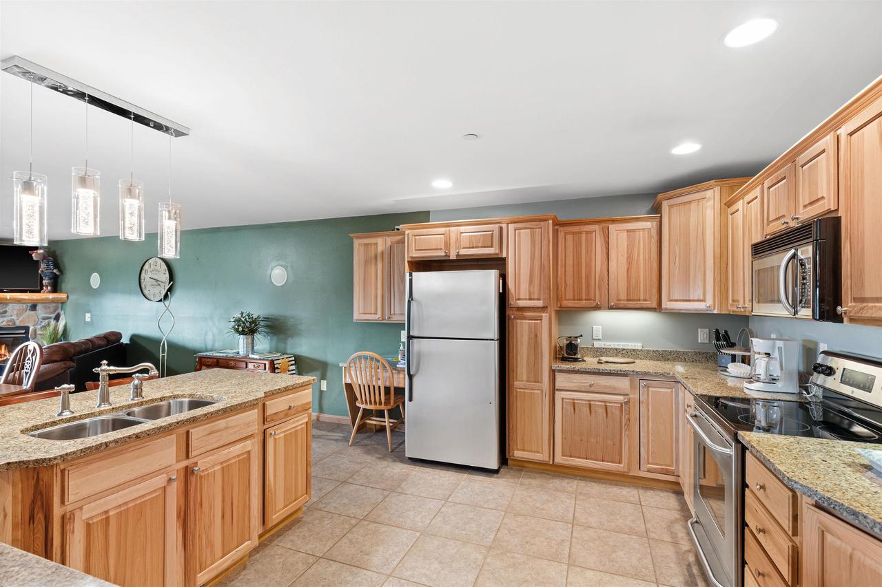 1841-2 20th Boulevard 0102