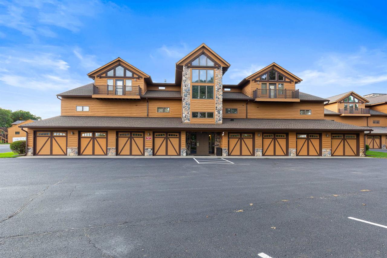 1841-2 20th Boulevard 0102