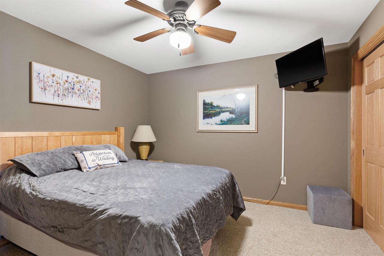 1841-2 20th Boulevard 0102