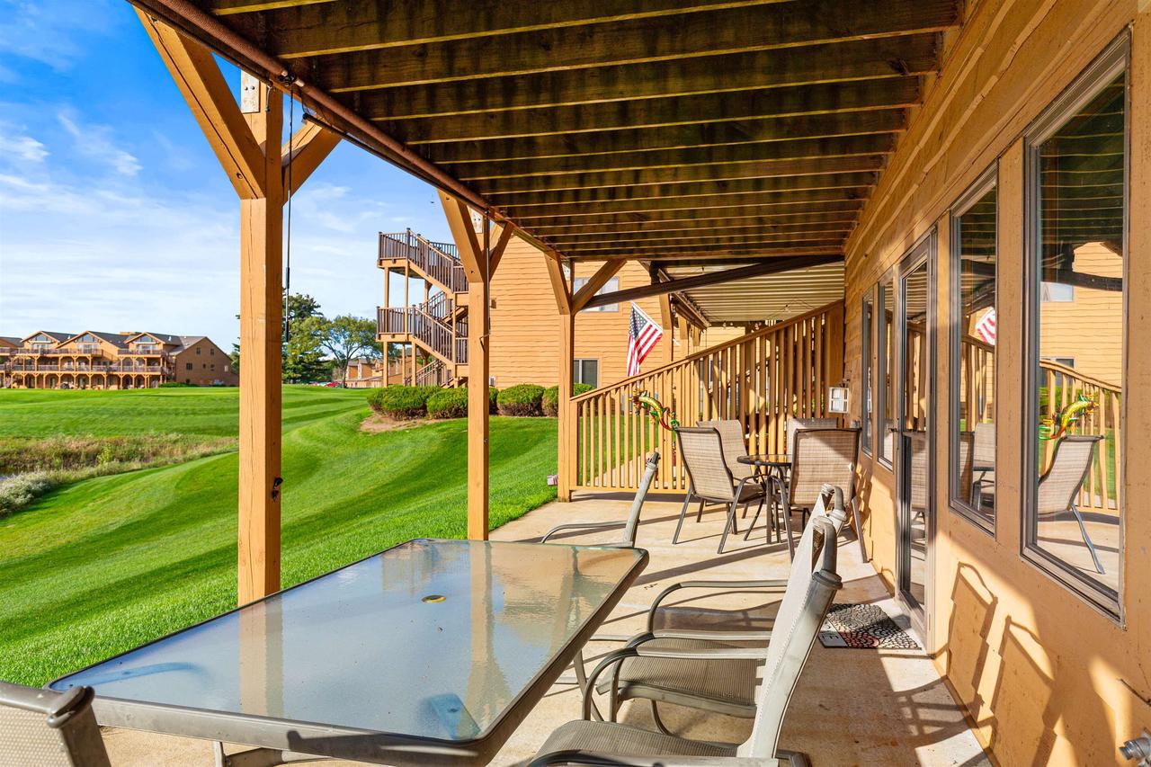 1841-2 20th Boulevard 0102