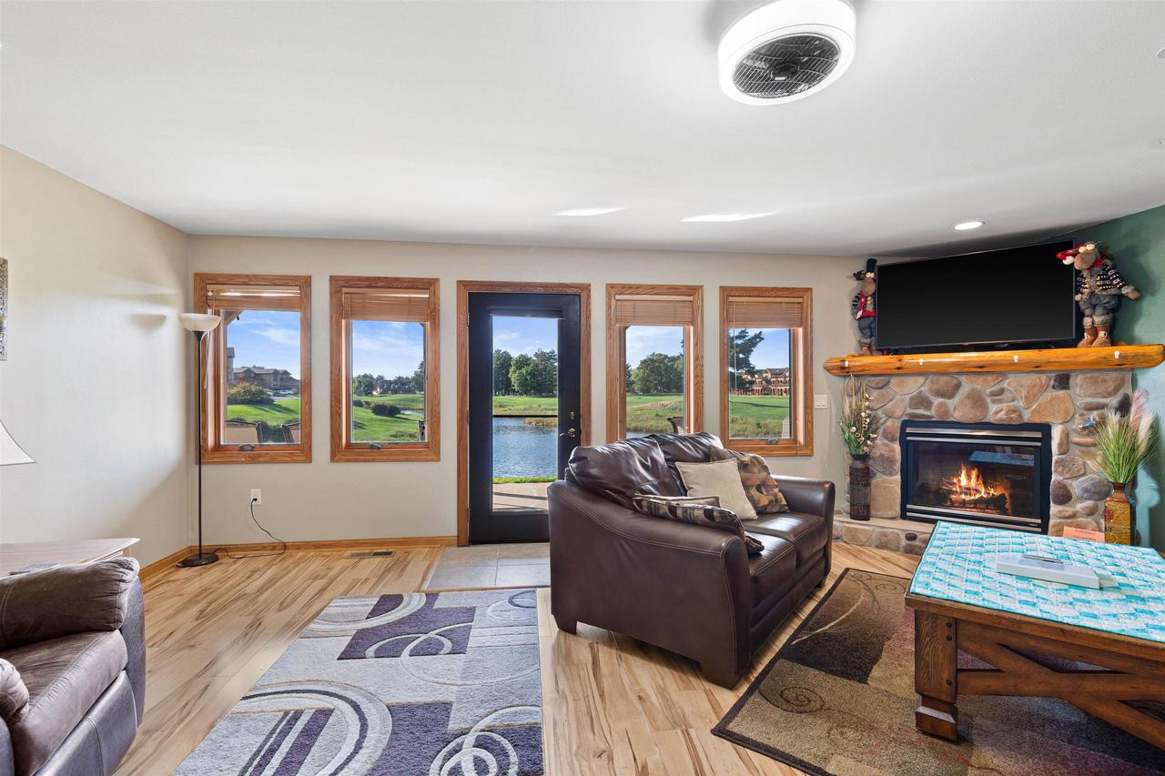 1841-2 20th Boulevard 0102