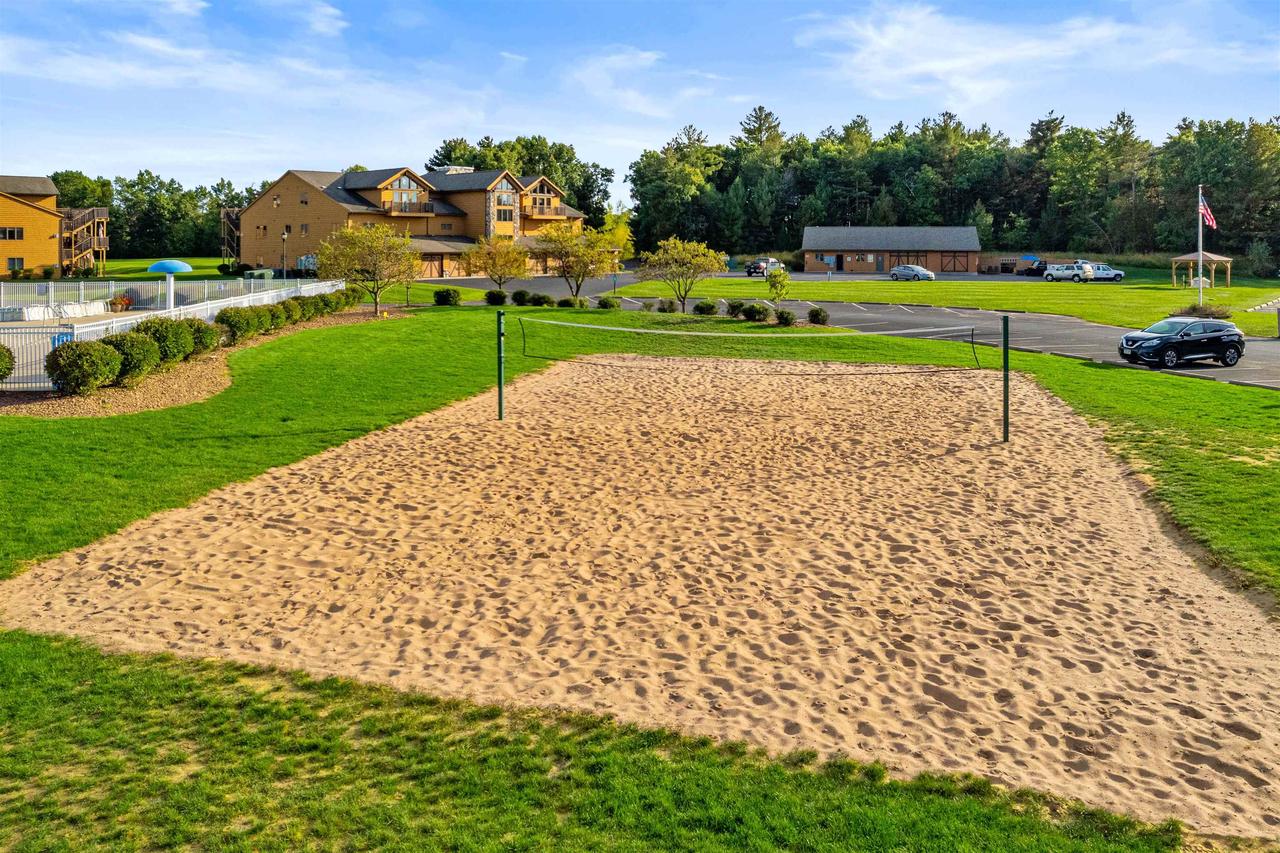 1841-2 20th Boulevard 0102