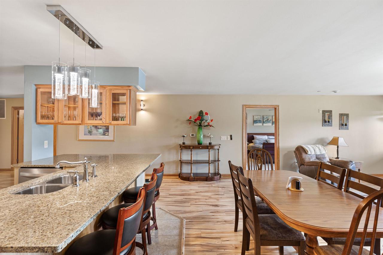 1841-2 20th Boulevard 0102