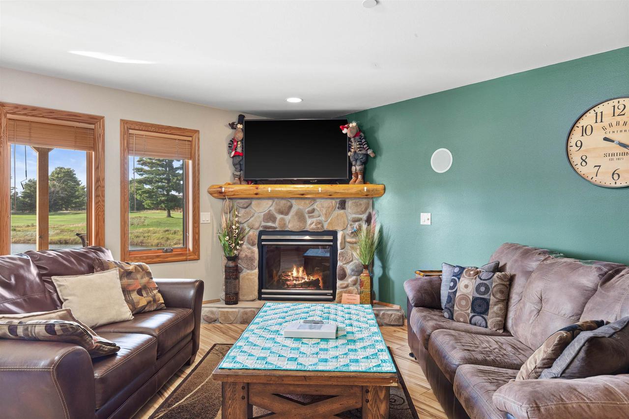 1841-2 20th Boulevard 0102