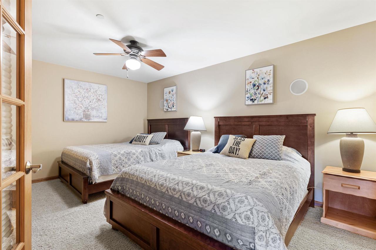 1841-2 20th Boulevard 0102