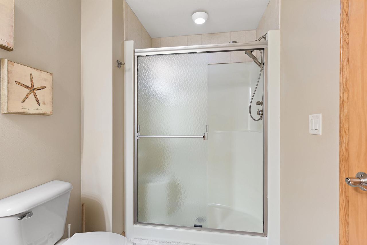 1841-2 20th Boulevard 0102