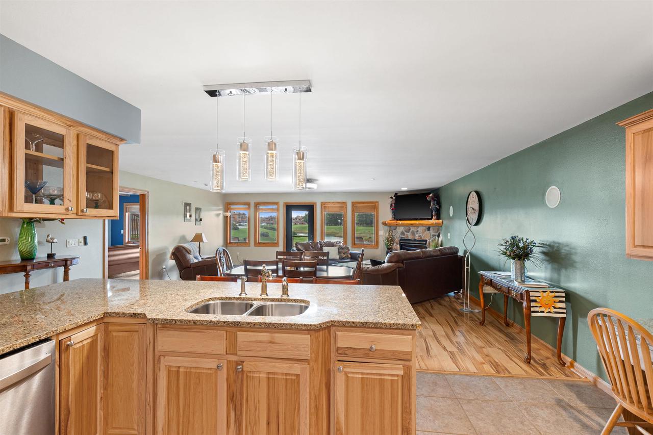 1841-2 20th Boulevard 0102