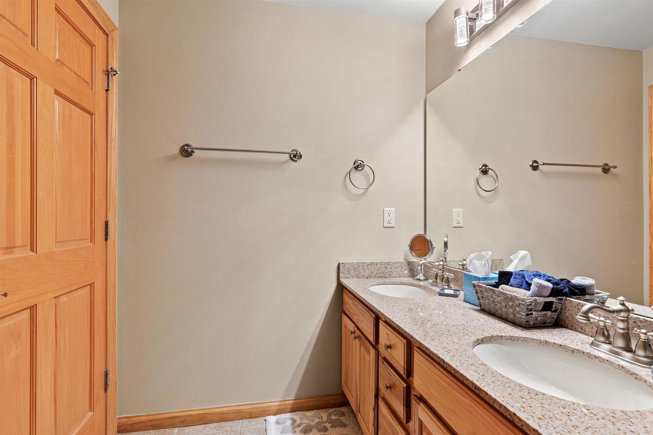 1841-2 20th Boulevard 0102