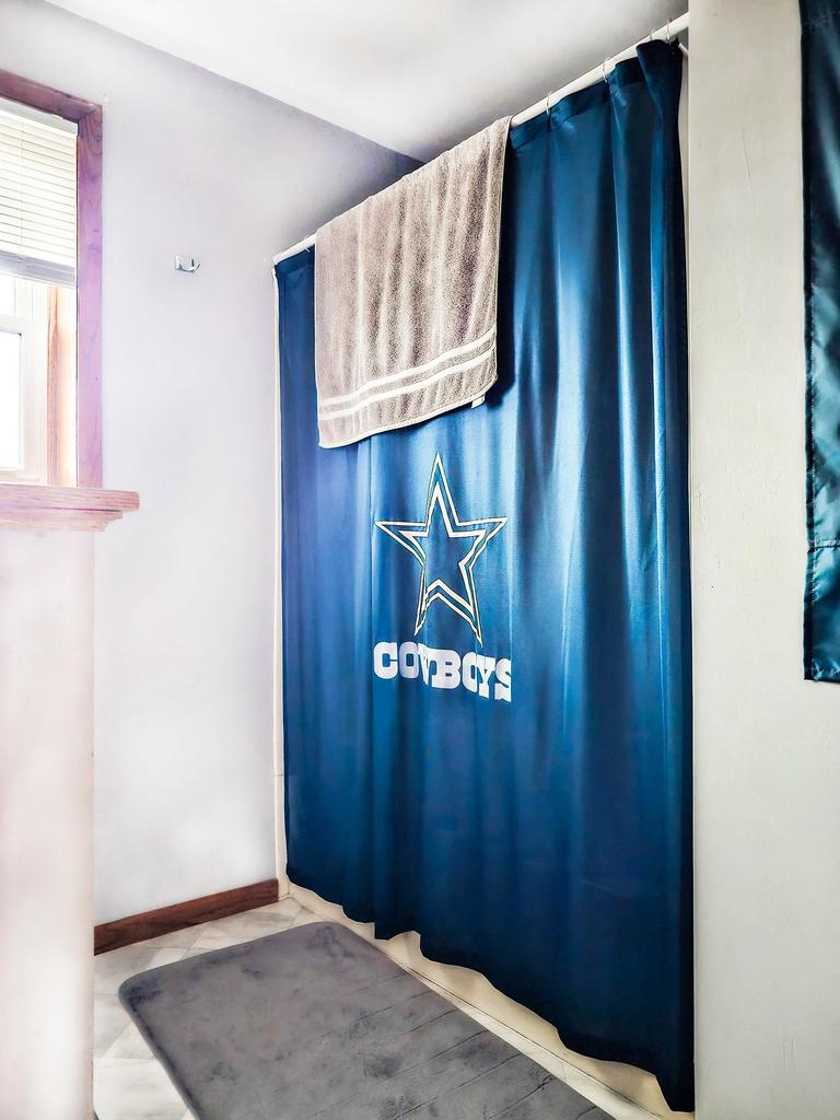 155 East Rose-Eld Road