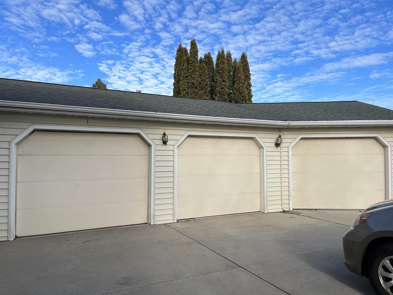 155 East Rose-Eld Road