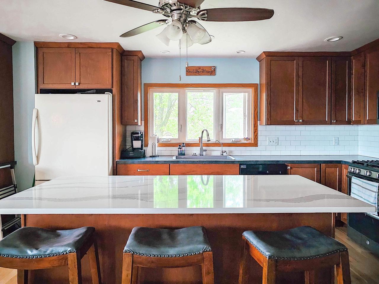 155 East Rose-Eld Road