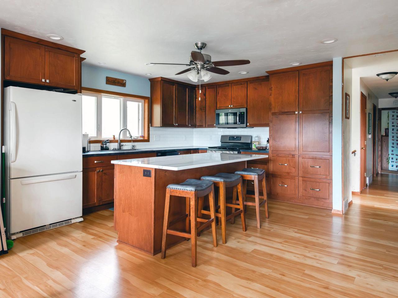 155 East Rose-Eld Road