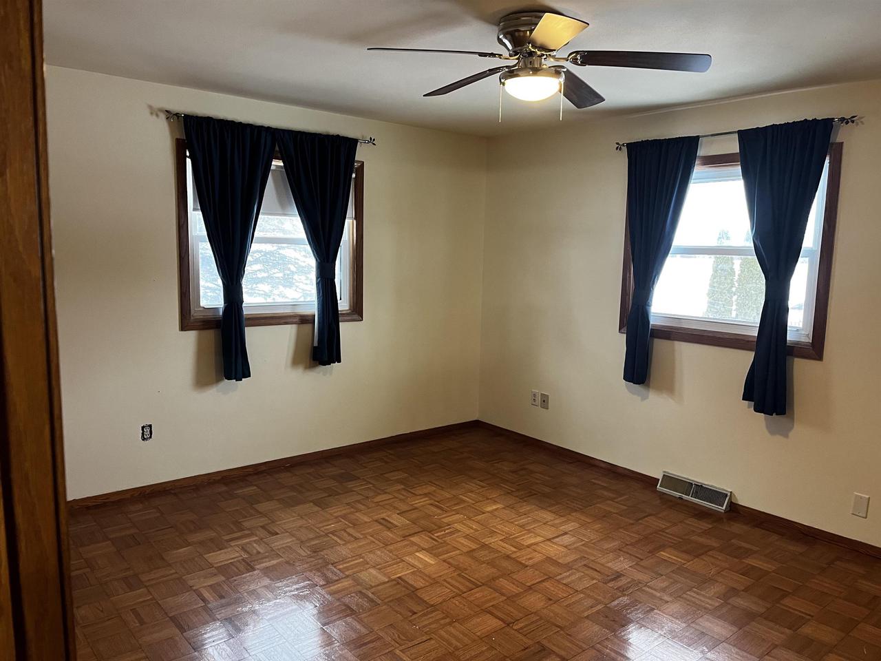 155 East Rose-Eld Road