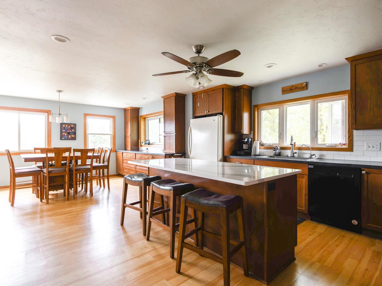 155 East Rose-Eld Road