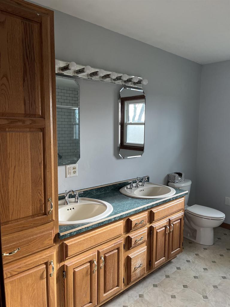 155 East Rose-Eld Road