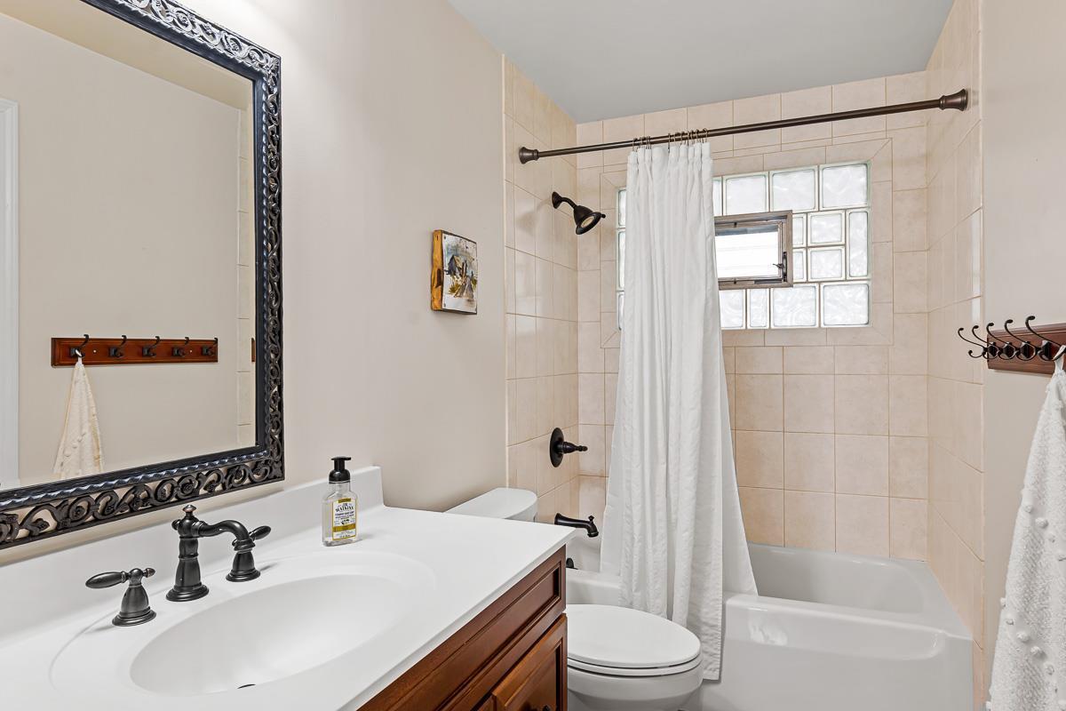 W2604 Oakwood Beach Road