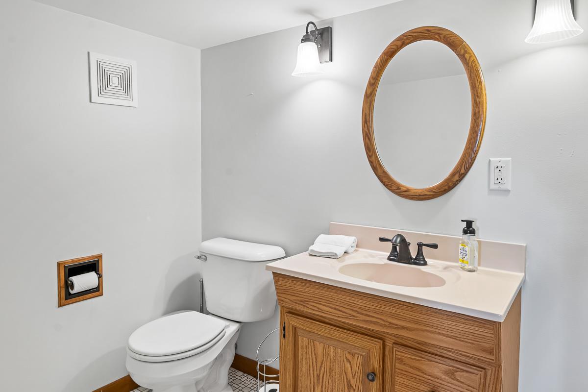 W2604 Oakwood Beach Road