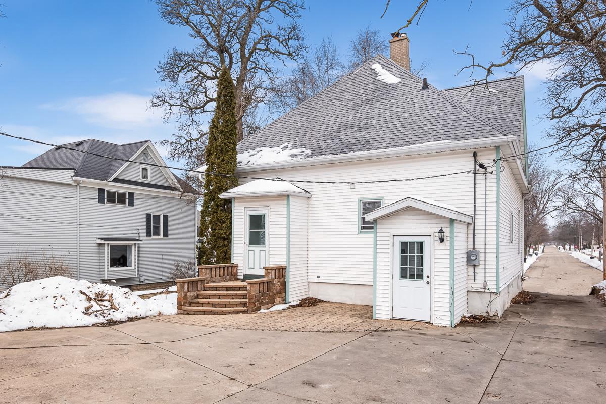 325 East Jackson Street