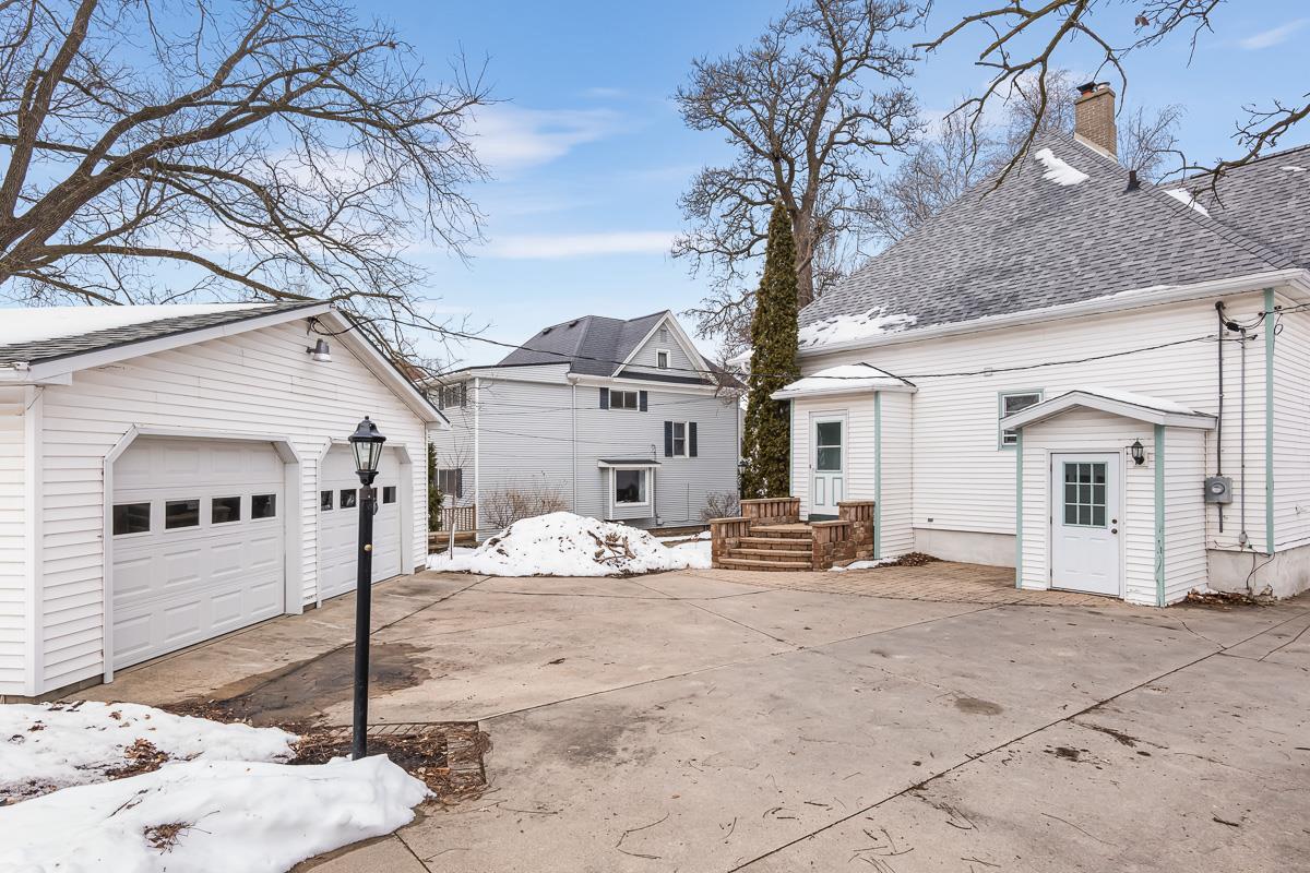 325 East Jackson Street