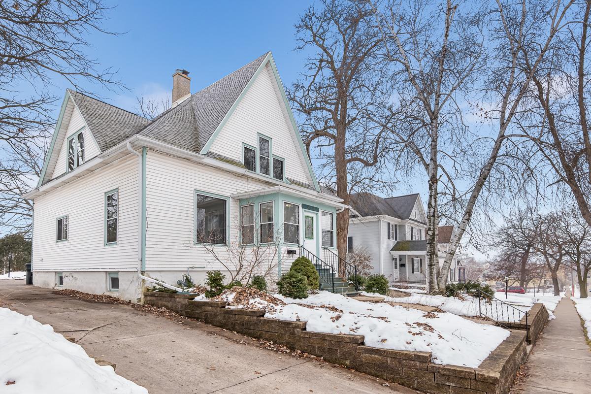 325 East Jackson Street