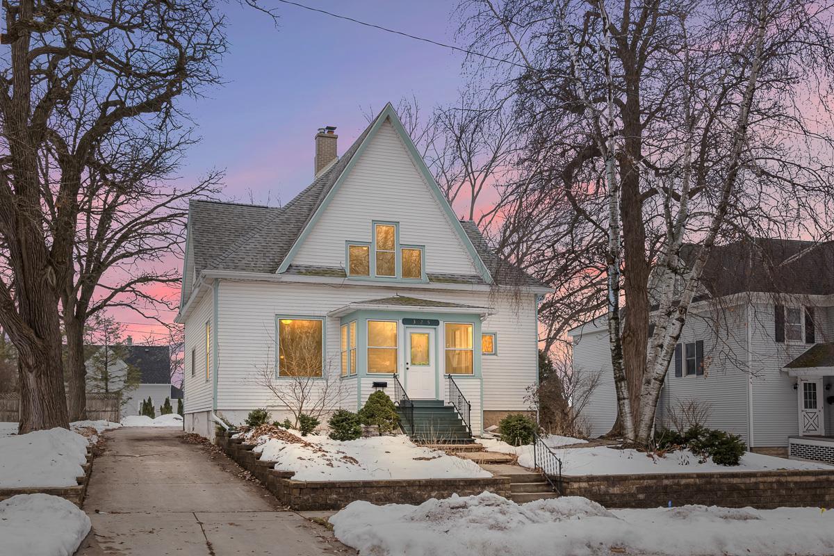 325 East Jackson Street