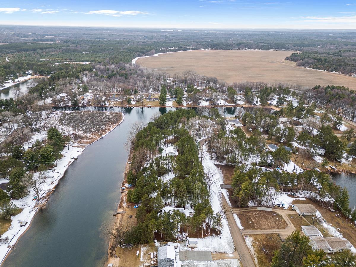 W6335 Peninsula Court