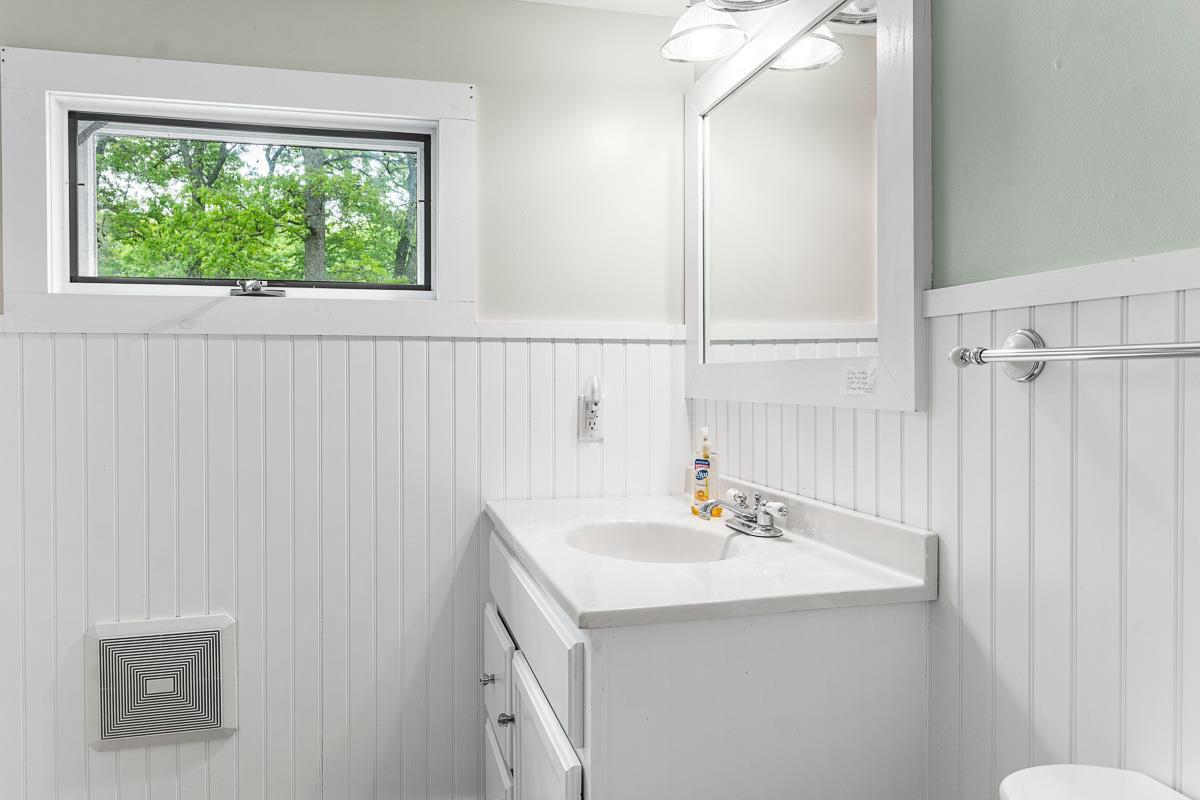 607 B Illinois Avenue