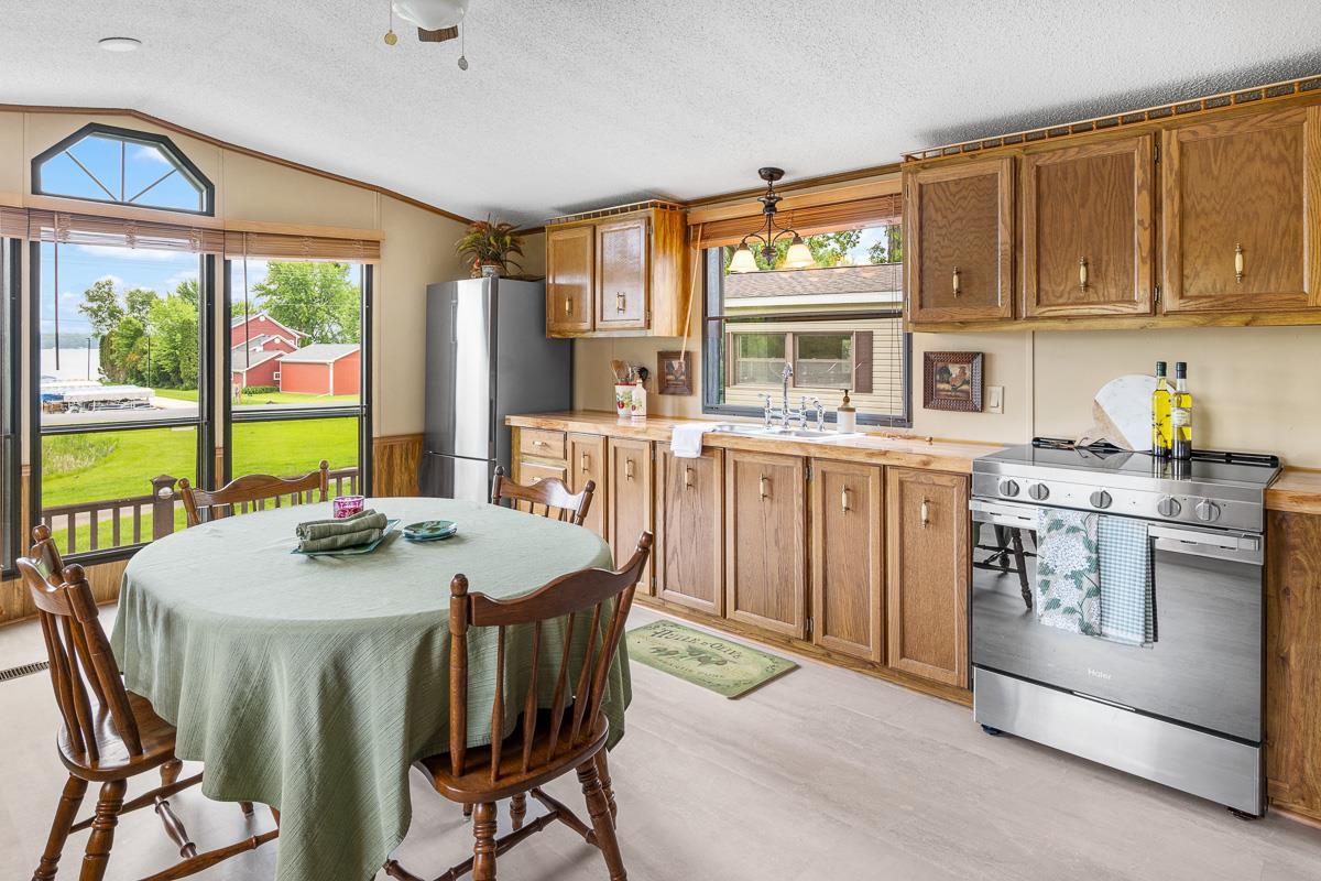 W1325 Spring Grove Road 6