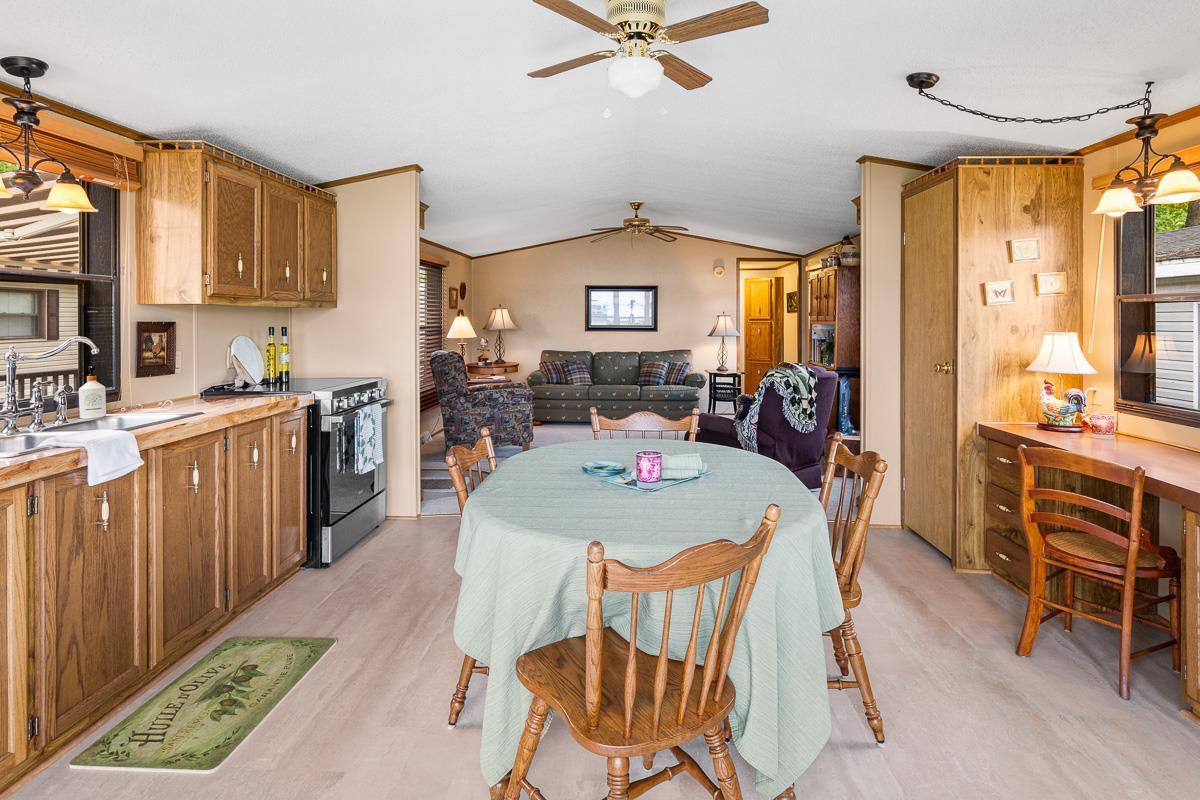 W1325 Spring Grove Road 6