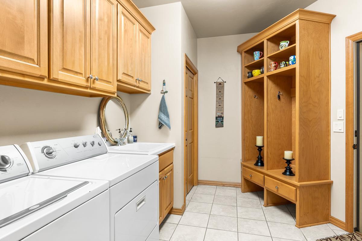 1424 Willow Creek Parkway