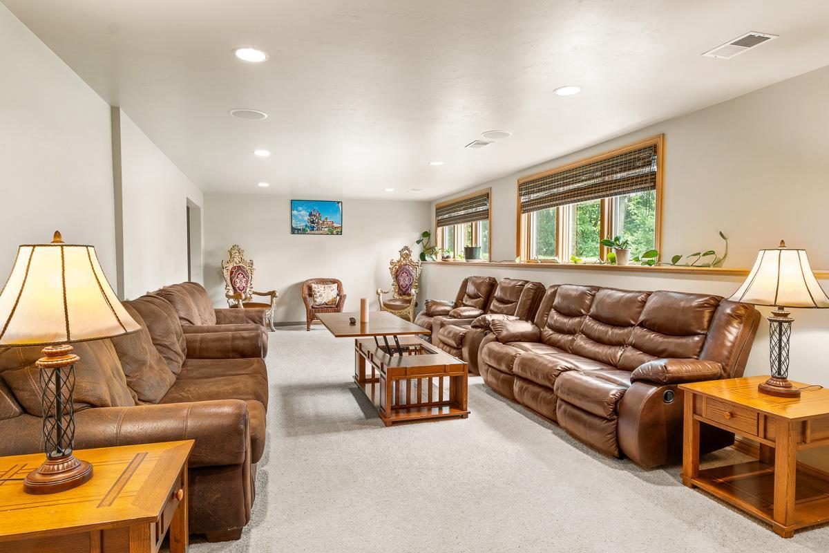 1424 Willow Creek Parkway