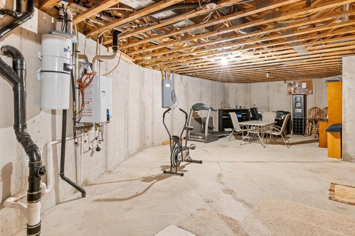 1424 Willow Creek Parkway