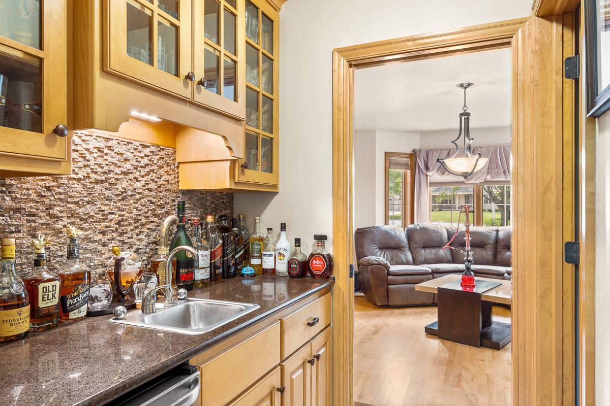 1424 Willow Creek Parkway