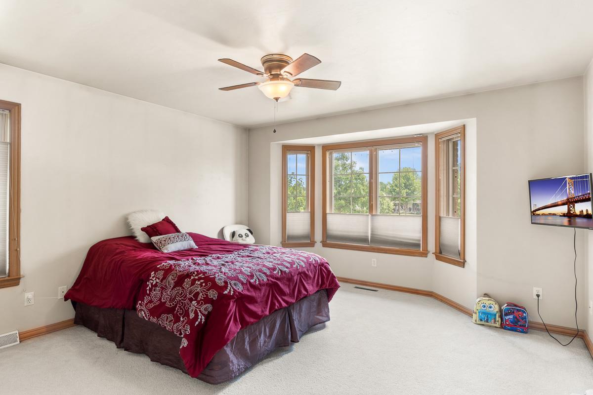 1424 Willow Creek Parkway