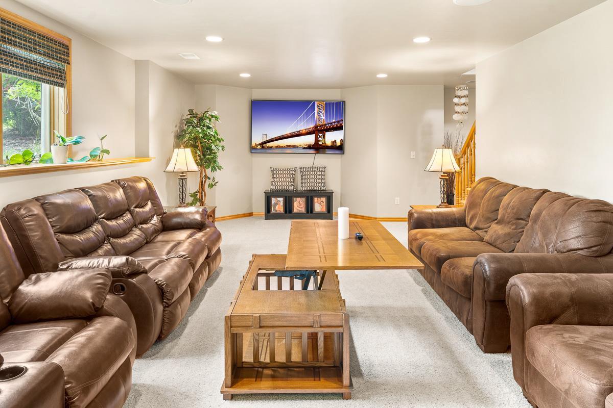 1424 Willow Creek Parkway