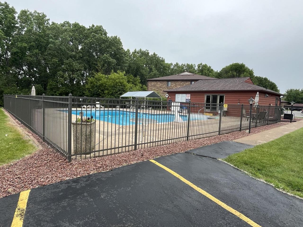 2220 Meadowbrook Court A