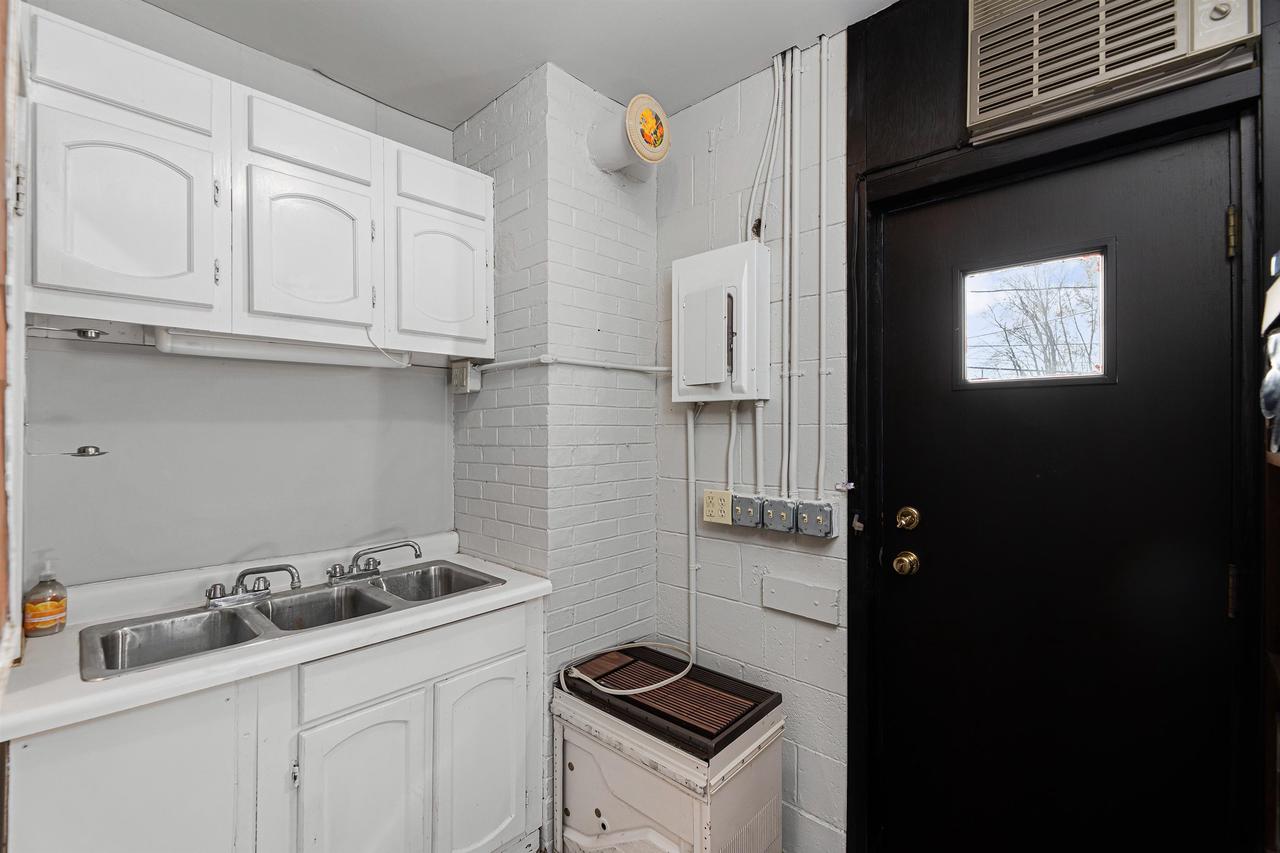 615 West Water Street