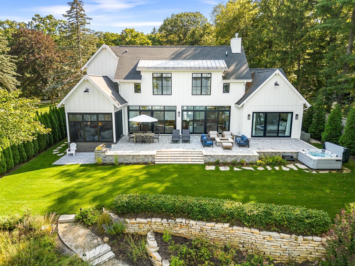 W1652 Sandstone Avenue