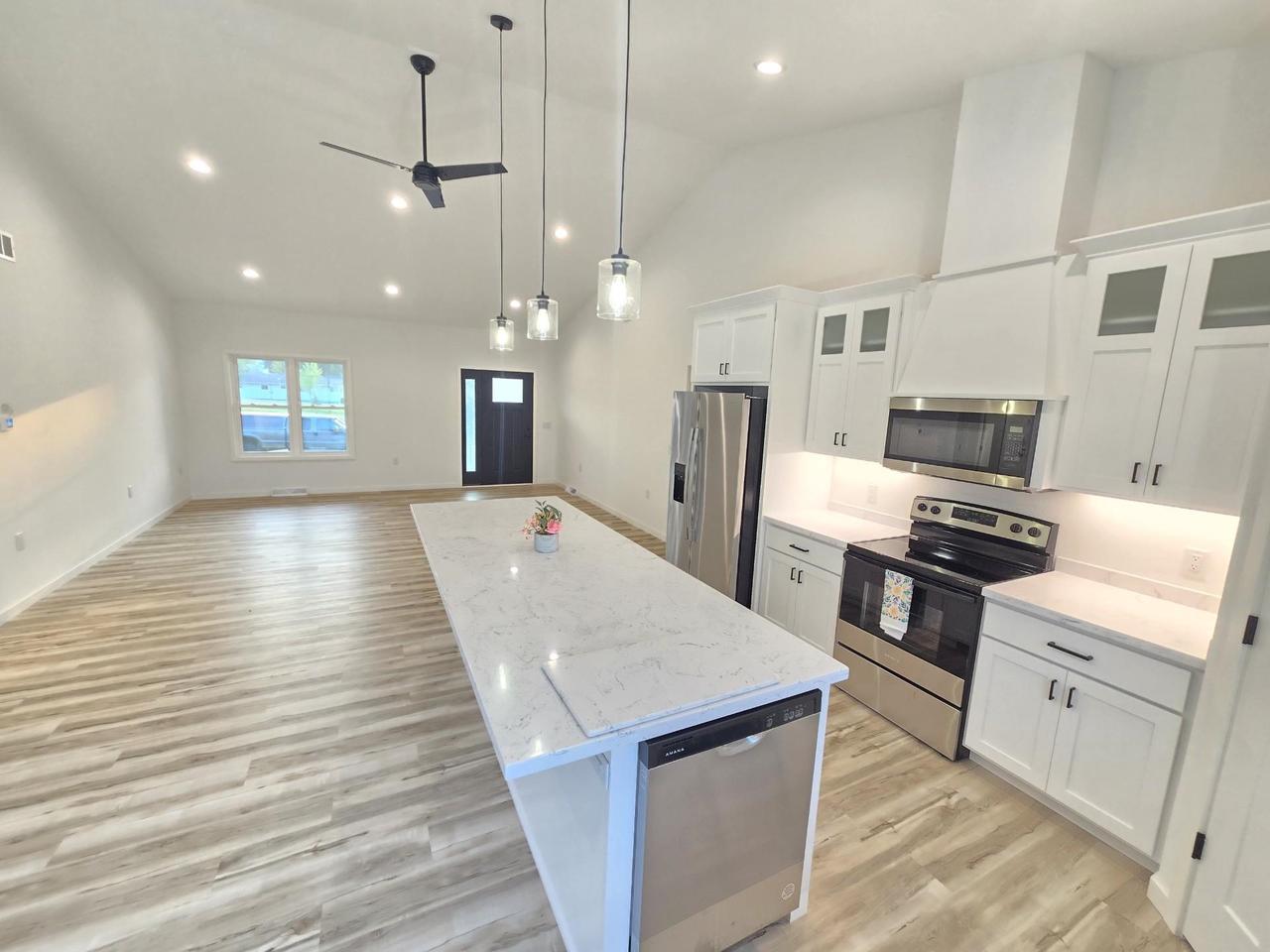 460 Hollander Street