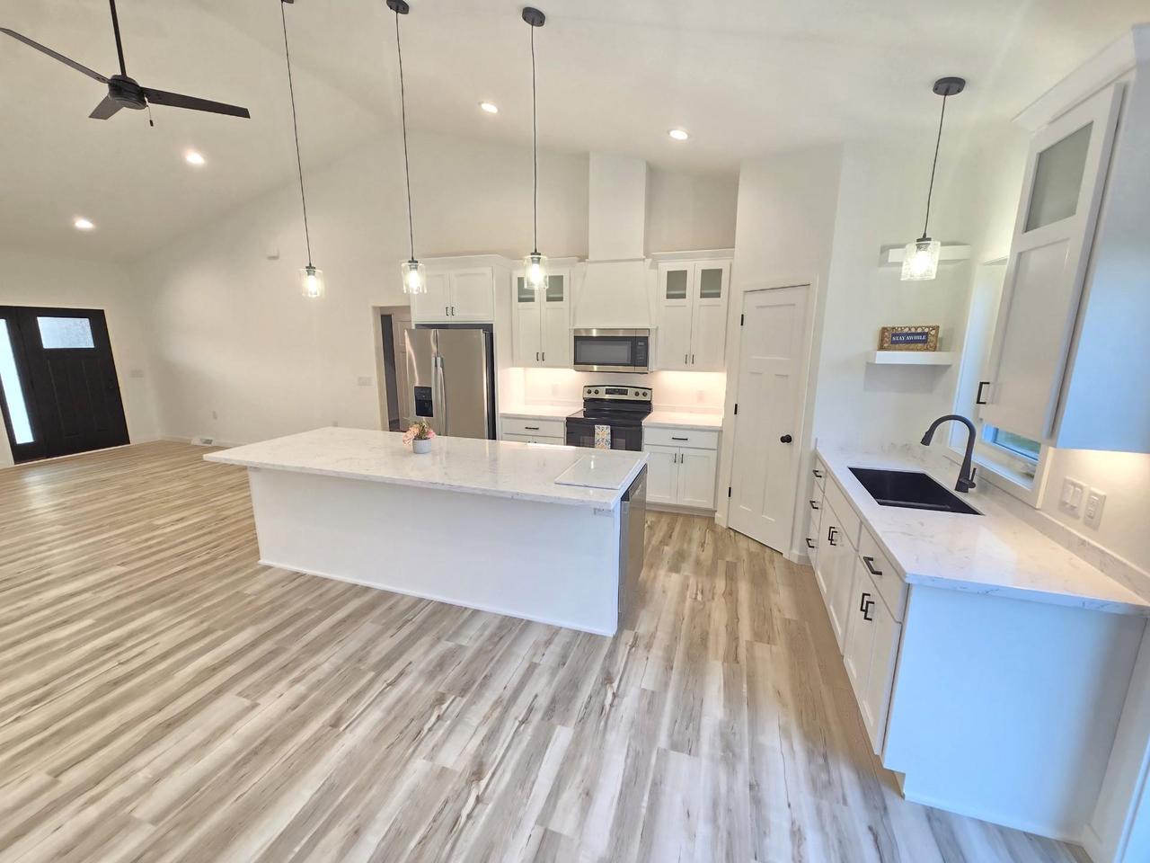 460 Hollander Street