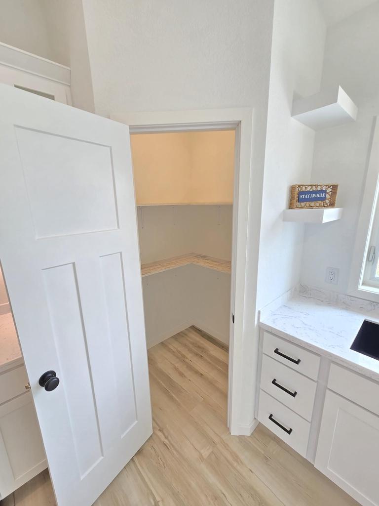 460 Hollander Street