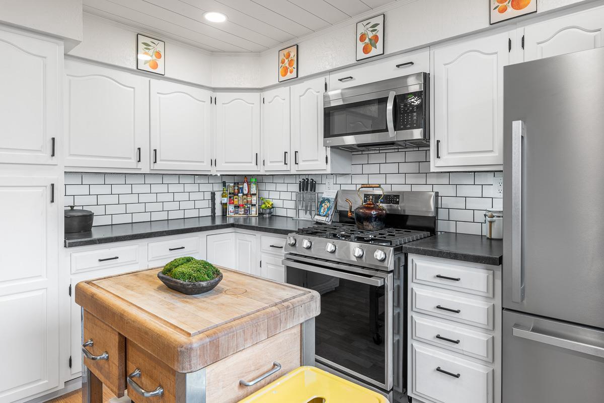 14 East New York Avenue