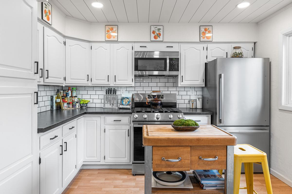 14 East New York Avenue