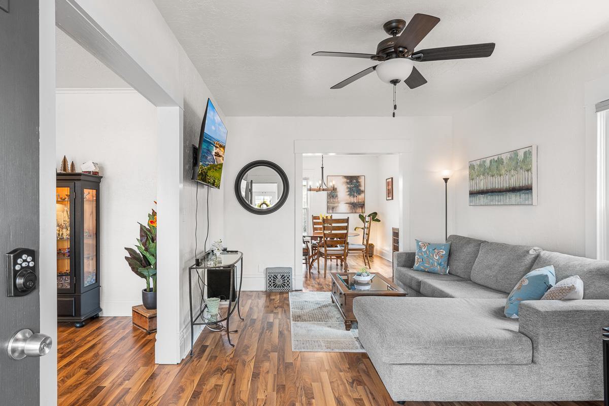 14 East New York Avenue