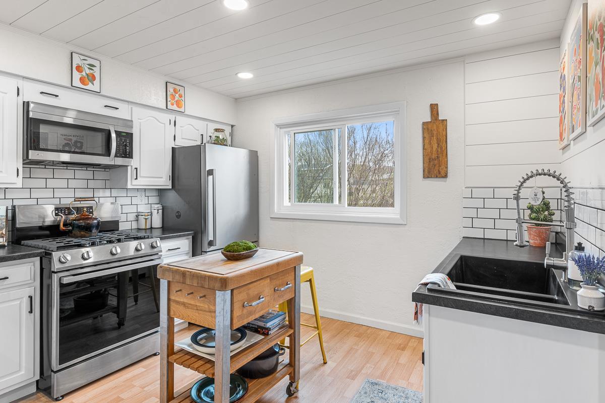 14 East New York Avenue